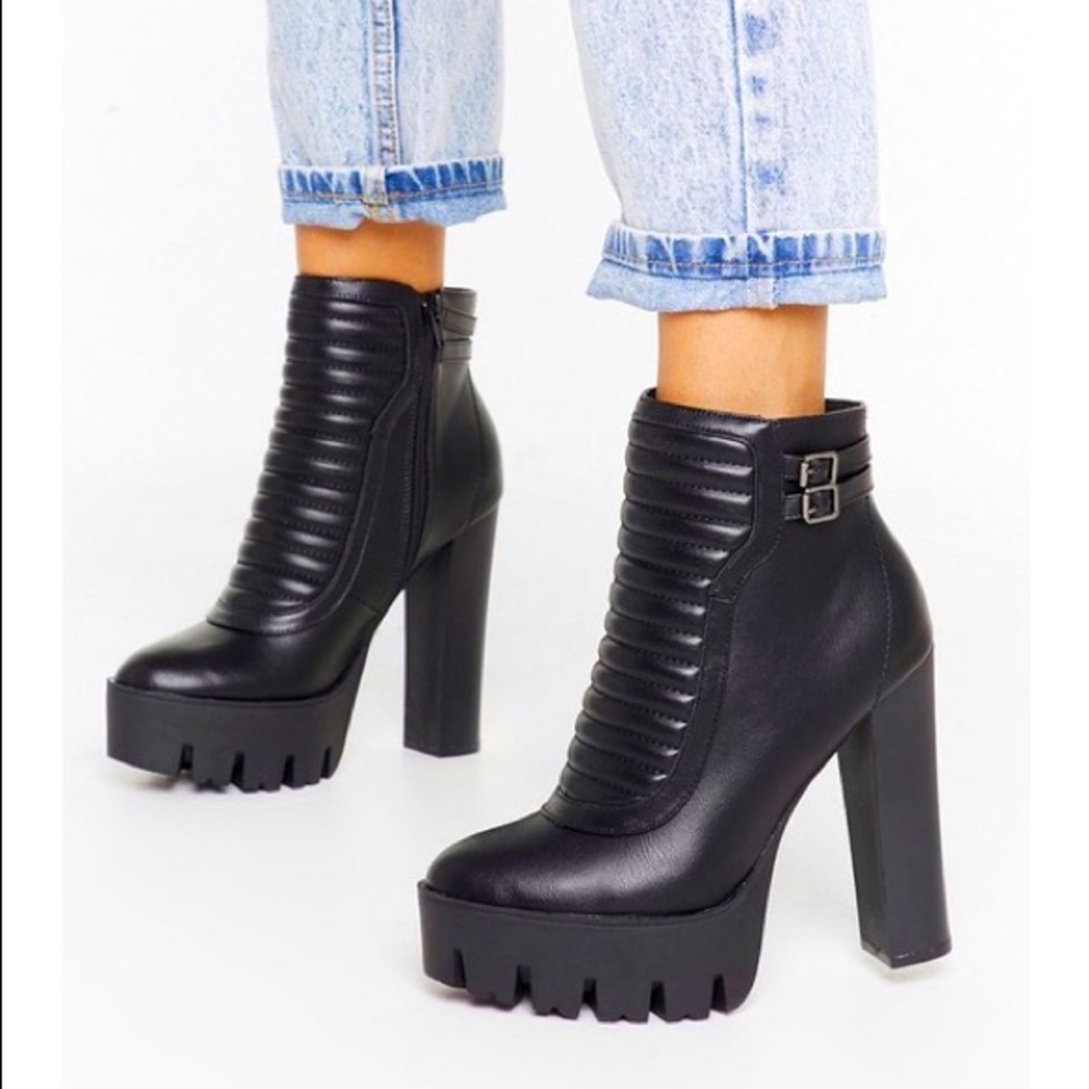 Vamp Up the Volume Platform Boots Size 10